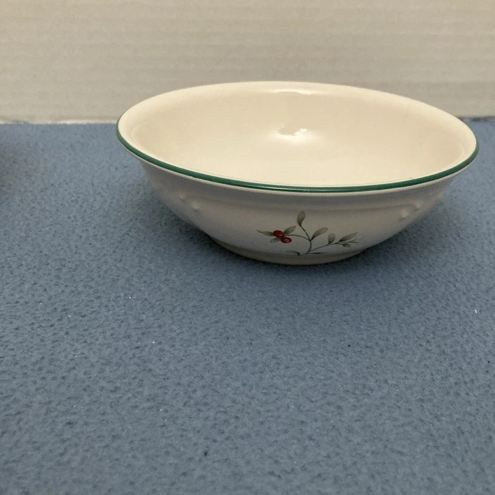 Pfaltzgraff Winterberry Set of 2 Bowls:‎ 8.5